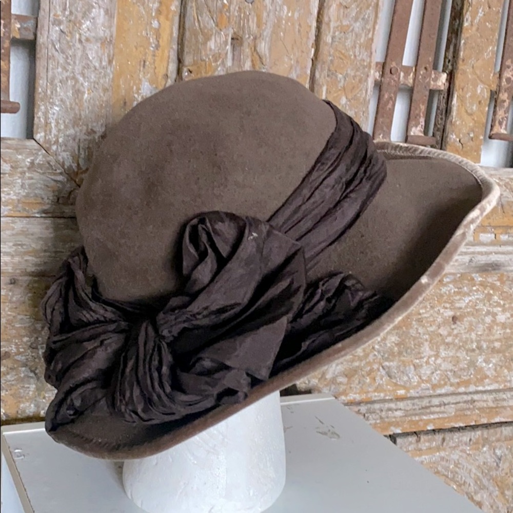 LOUISE GREEN Santa Monica CA VELOUR FELT TIP HAT